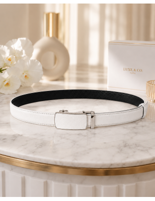 Ceinture  en cuir pleine fleur blanc avec sa boucle automatique assortie.