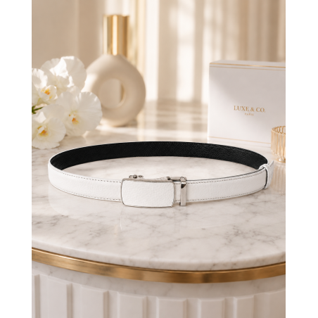 Ceinture  en cuir pleine fleur blanc avec sa boucle automatique assortie.