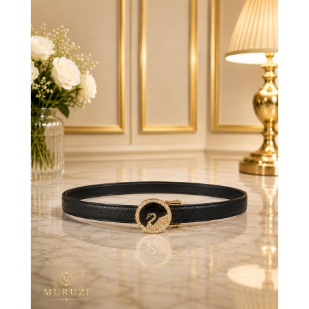 Ceinture  en cuir pleine fleur noire avec sa boucle automatique ronde dorée décor Cygne .