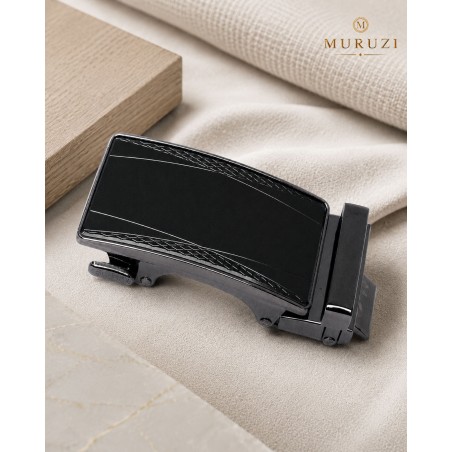 Boucle de ceinture bronze sur fond noir à motifs géométriques