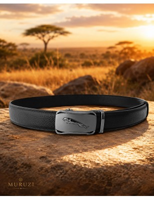 Ceinture en cuir pleine fleur avec boucle automatique décor plaque grise avec panthère.